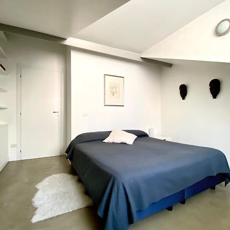 Sant Ambrogio Courtyard Room In Shared Flat มิลาน ภายนอก รูปภาพ