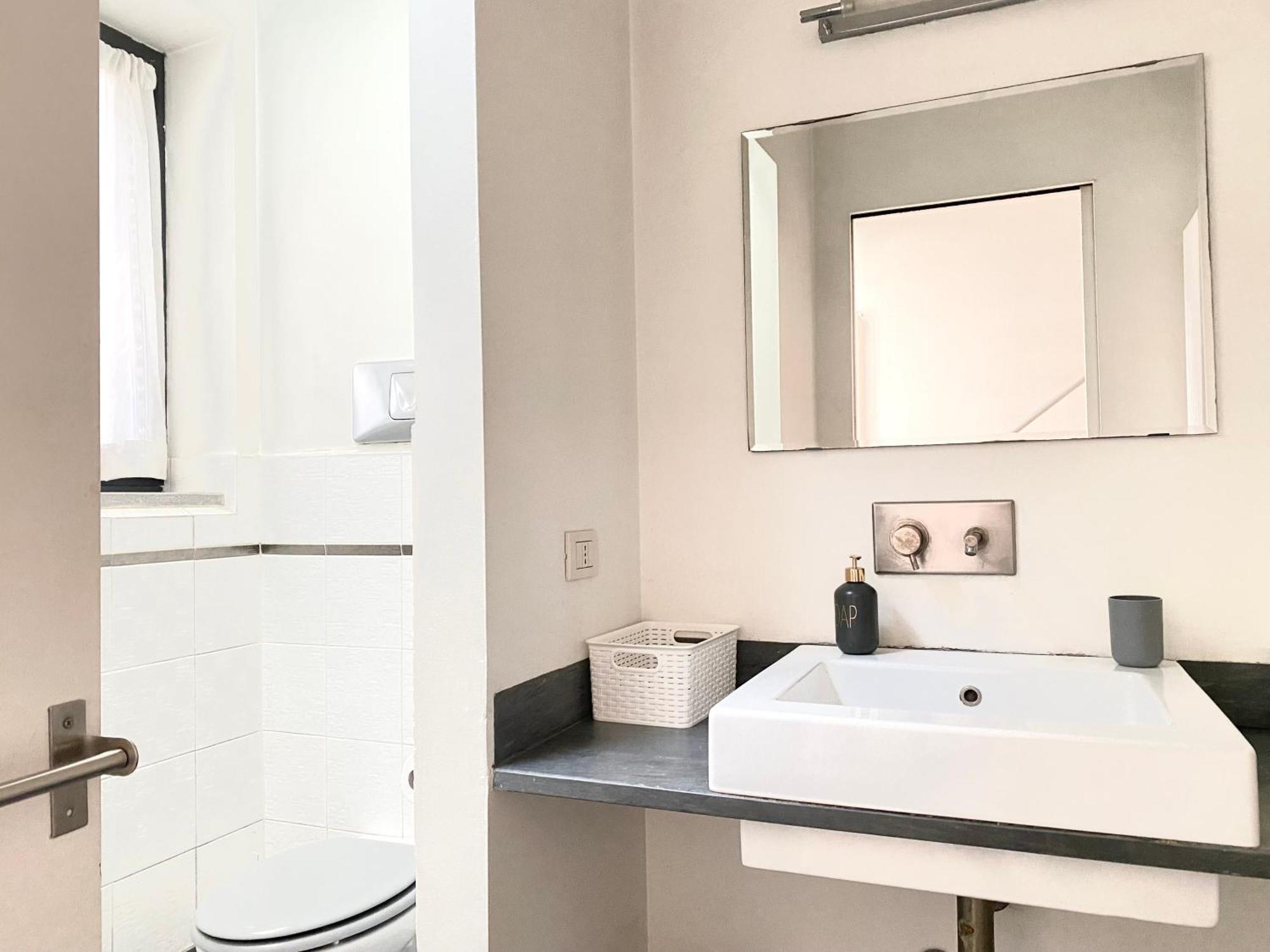 Sant Ambrogio Courtyard Room In Shared Flat มิลาน ภายนอก รูปภาพ