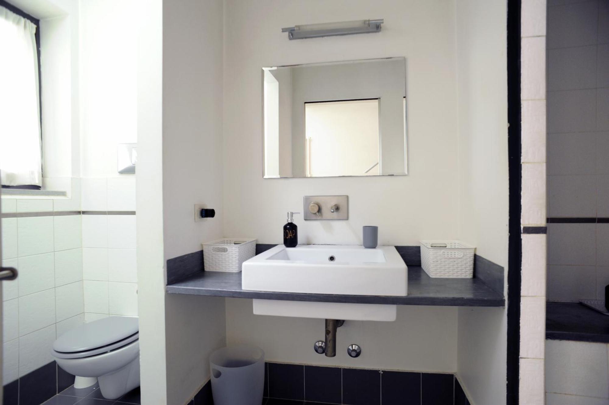 Sant Ambrogio Courtyard Room In Shared Flat มิลาน ภายนอก รูปภาพ
